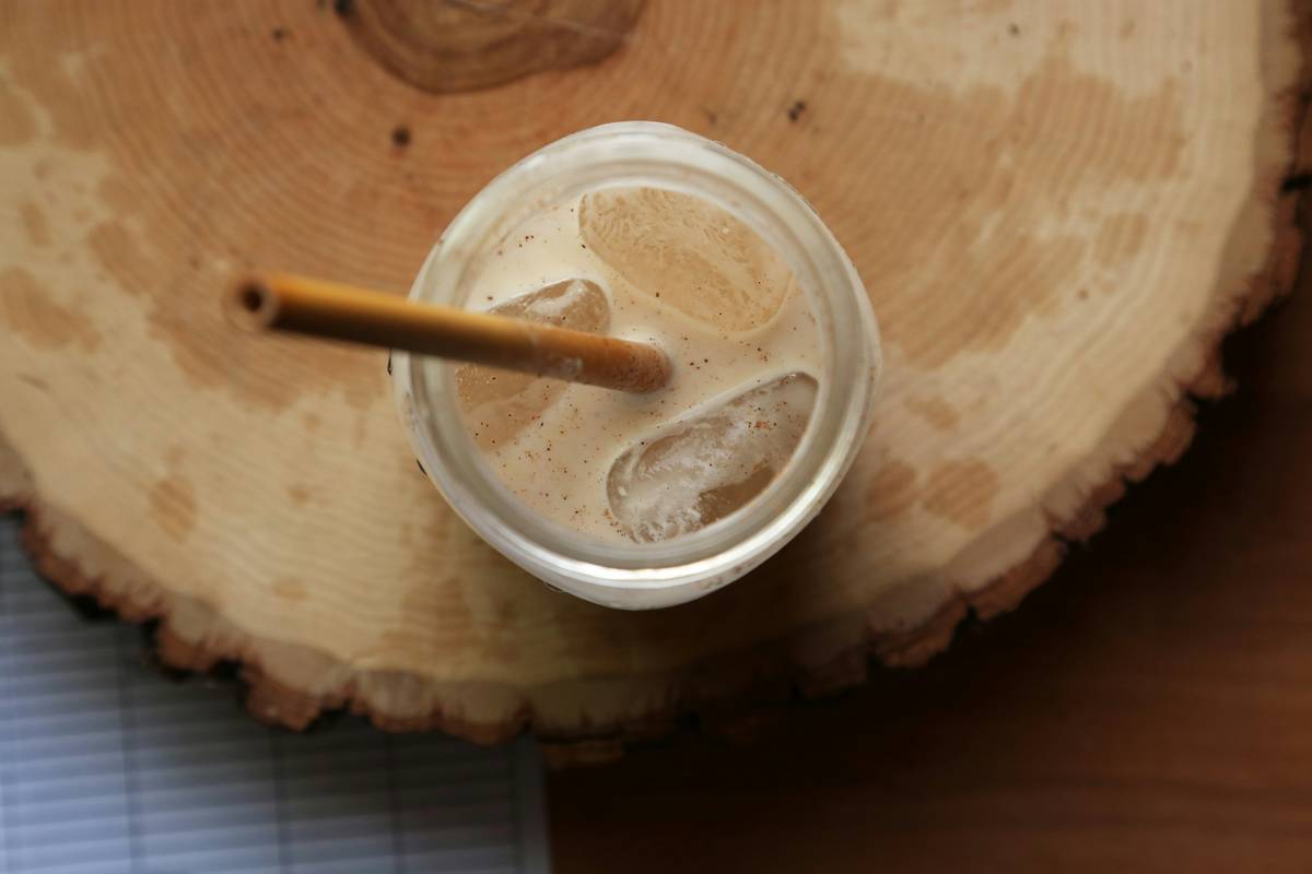 Infographic detailing the benefits of field-blend organic drinks for skin health